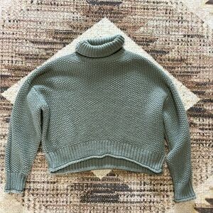 Women's 2Bella Green Turtleneck Sweater Medium